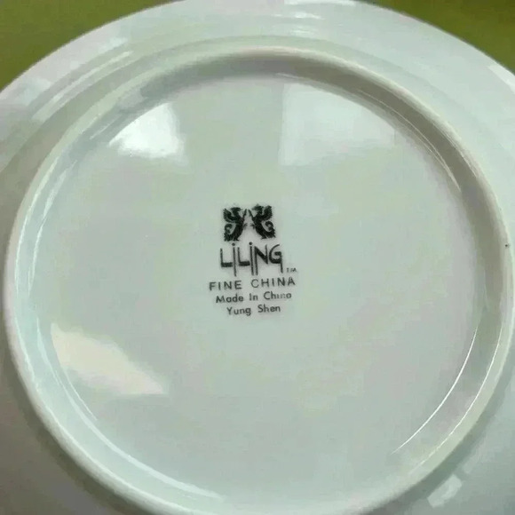 Ling Rose by Liling 4 Dinner Plate crafted in China - Picture 3 of 4